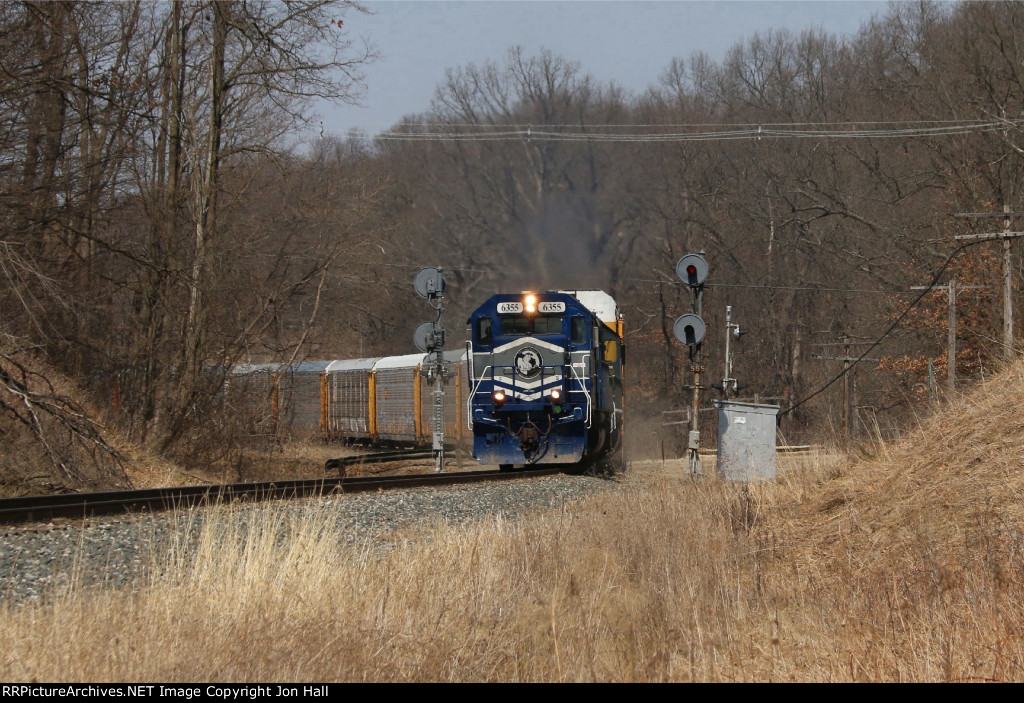 6355 splits the Munger Rd signals as Z127 heads for the CSX interchange at Wixom